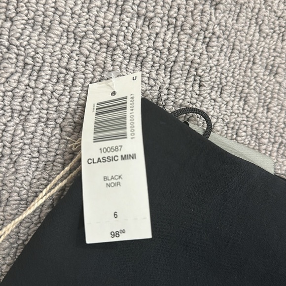 Aritzia classic mini skirt - Picture 8 of 8